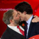 bisous gay justin trudeau