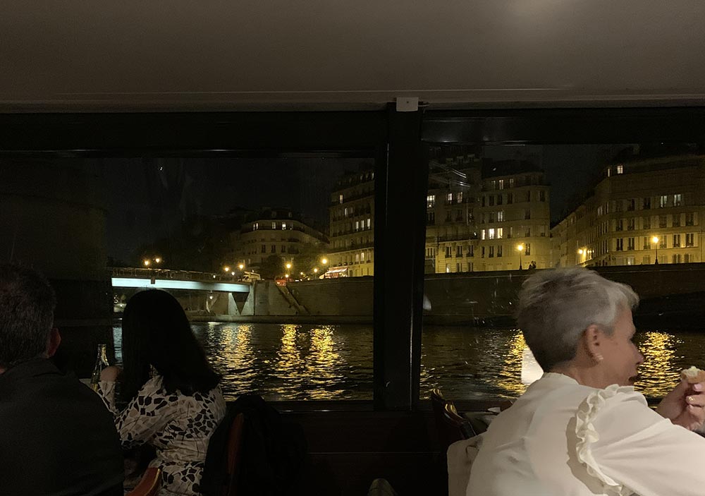 diner sur la seine à Paris