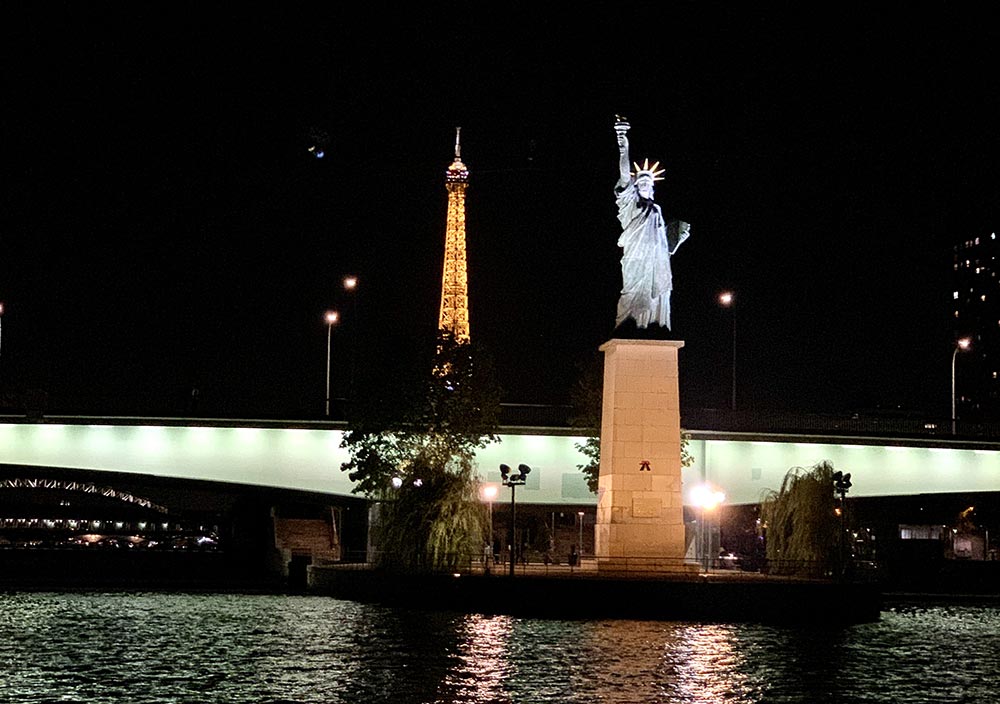 diner sur la seine à Paris